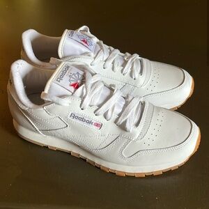 Classic Reebok white sneakers unisex